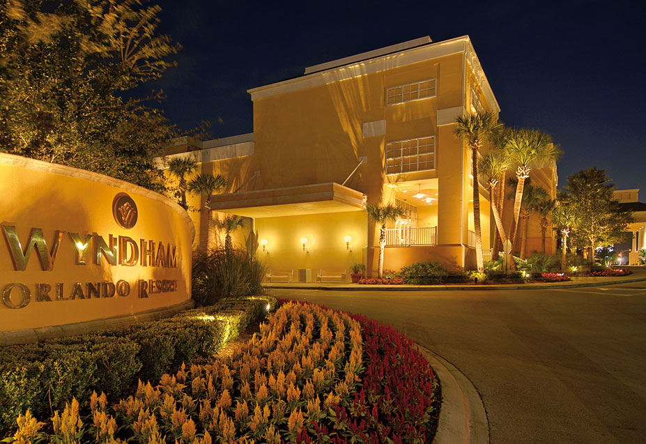 Vista de la Entrada de Noche Wyndham Orlando Resort