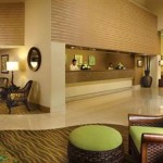 Lobby del Hotel OHANA Waikiki Malia